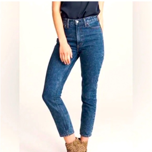 Abercrombie Vintage Dark Wash Annie High Rise Girlfriend Jeans Size 31 / 12R - Picture 1 of 5